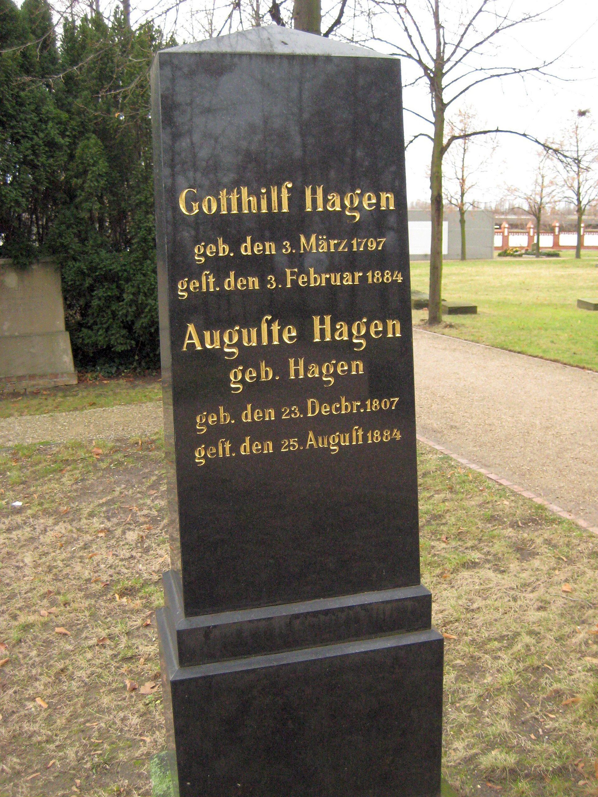 Black stele marking the grave of Gotthilf and Auguste Hagen